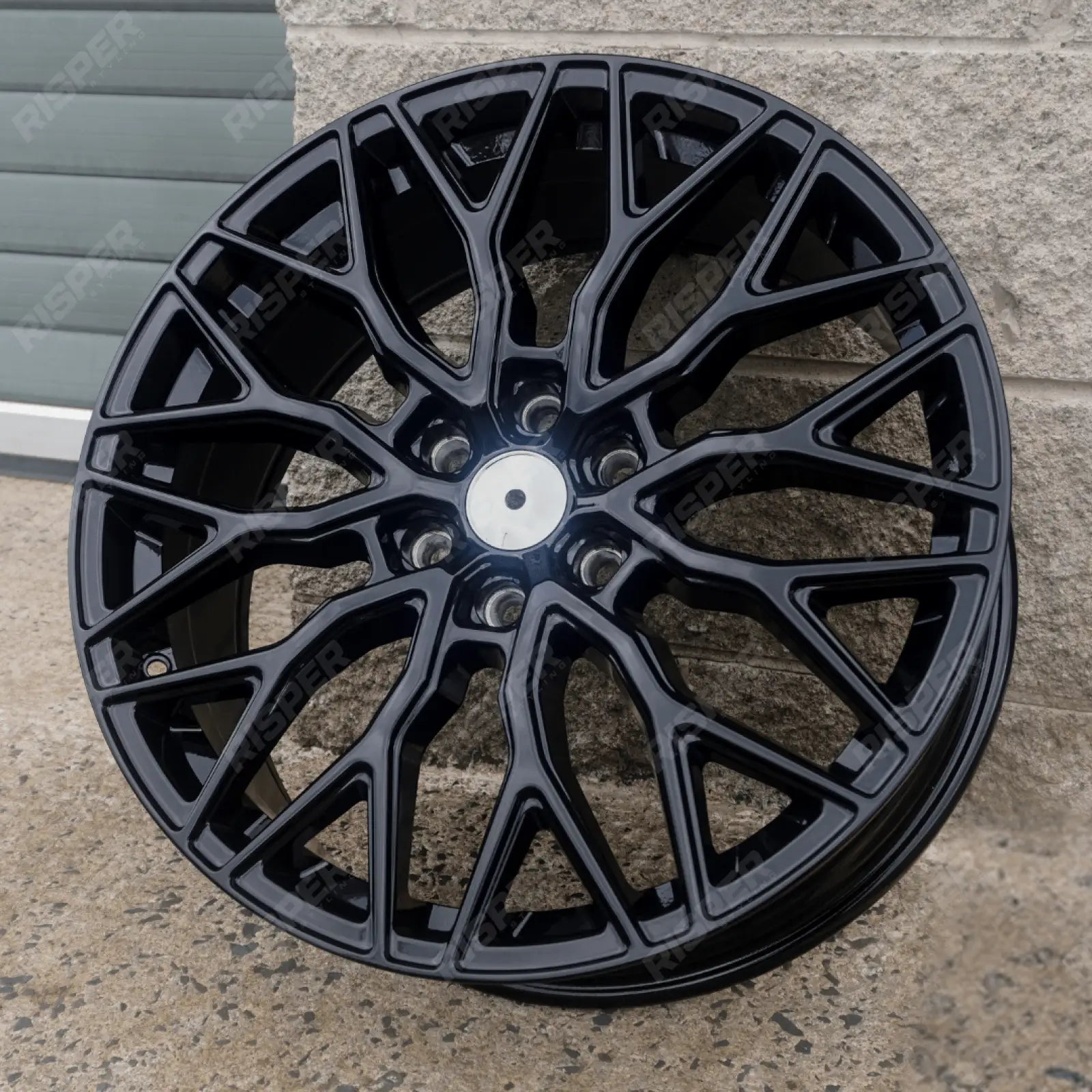 FORD TRANSIT CUSTOM 2024+ 20" 6x120 VC1 ALLOY WHEEL IN GLOSS BLACK Main image
