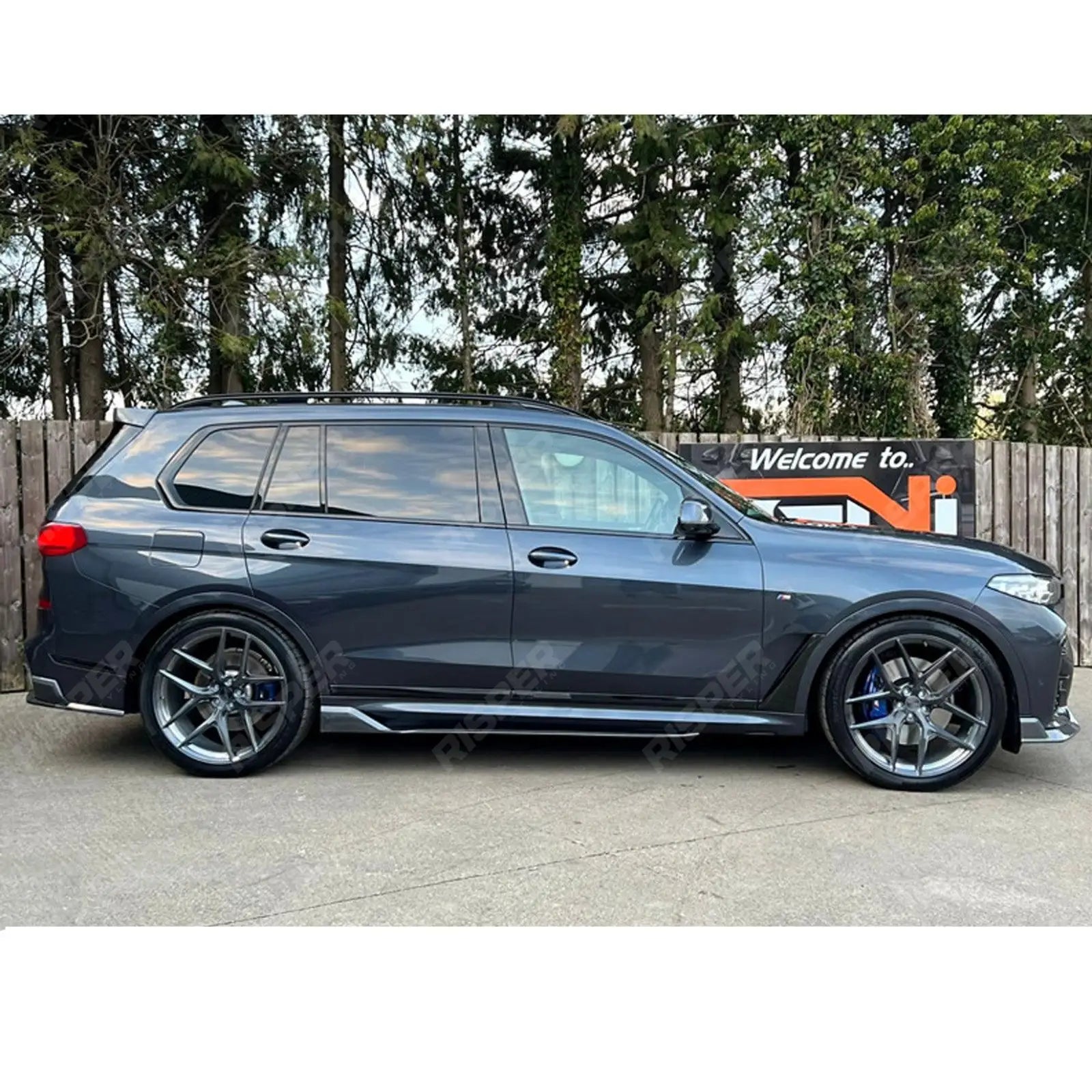 BMW X7 G07 M Sport (2018 - 2022 pre - LCI) Black Knight Aero Kit Carbon Look