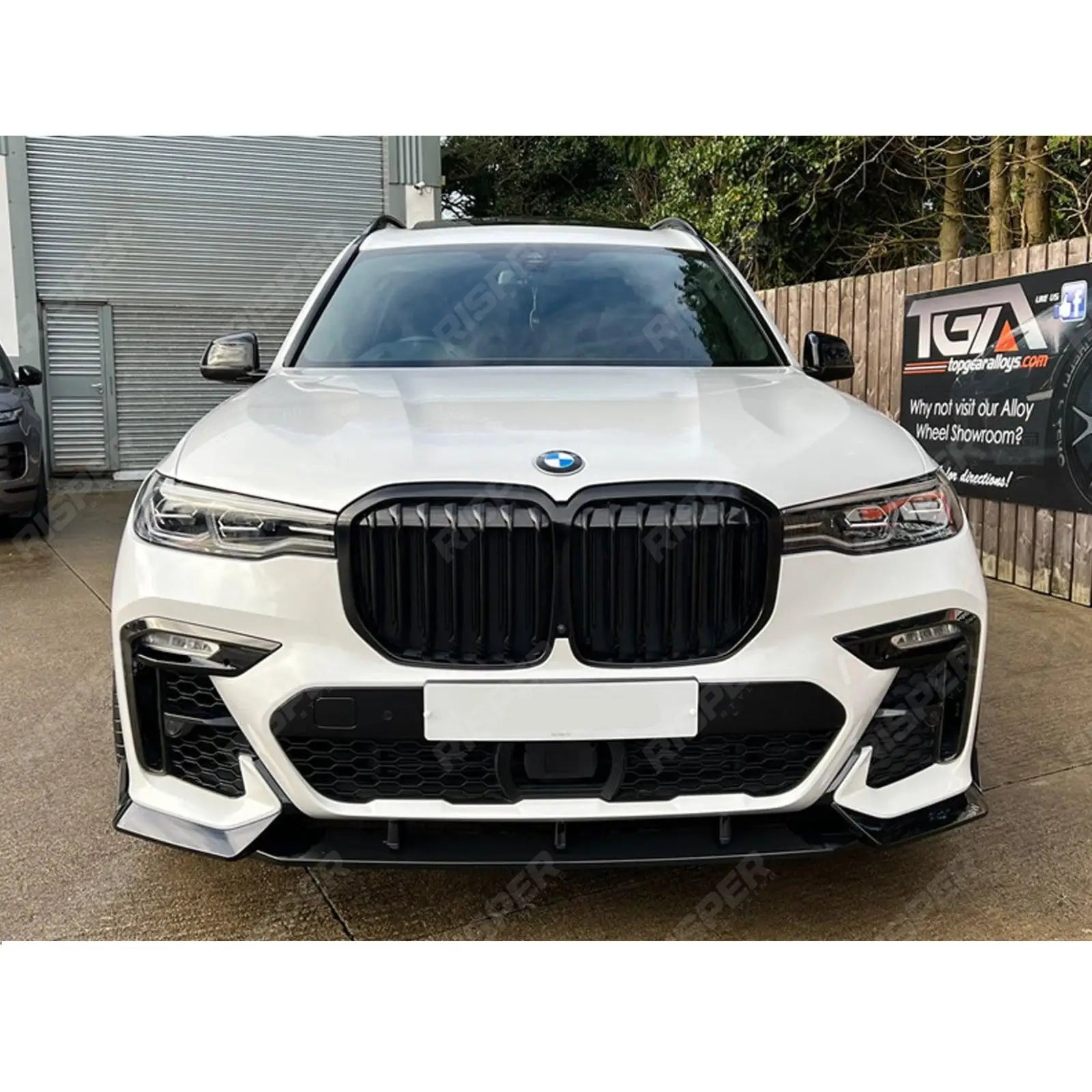 BMW X7 G07 M Sport (2018 - 2022 Pre - LCI) Black Knight Aero Kit in Gloss Black