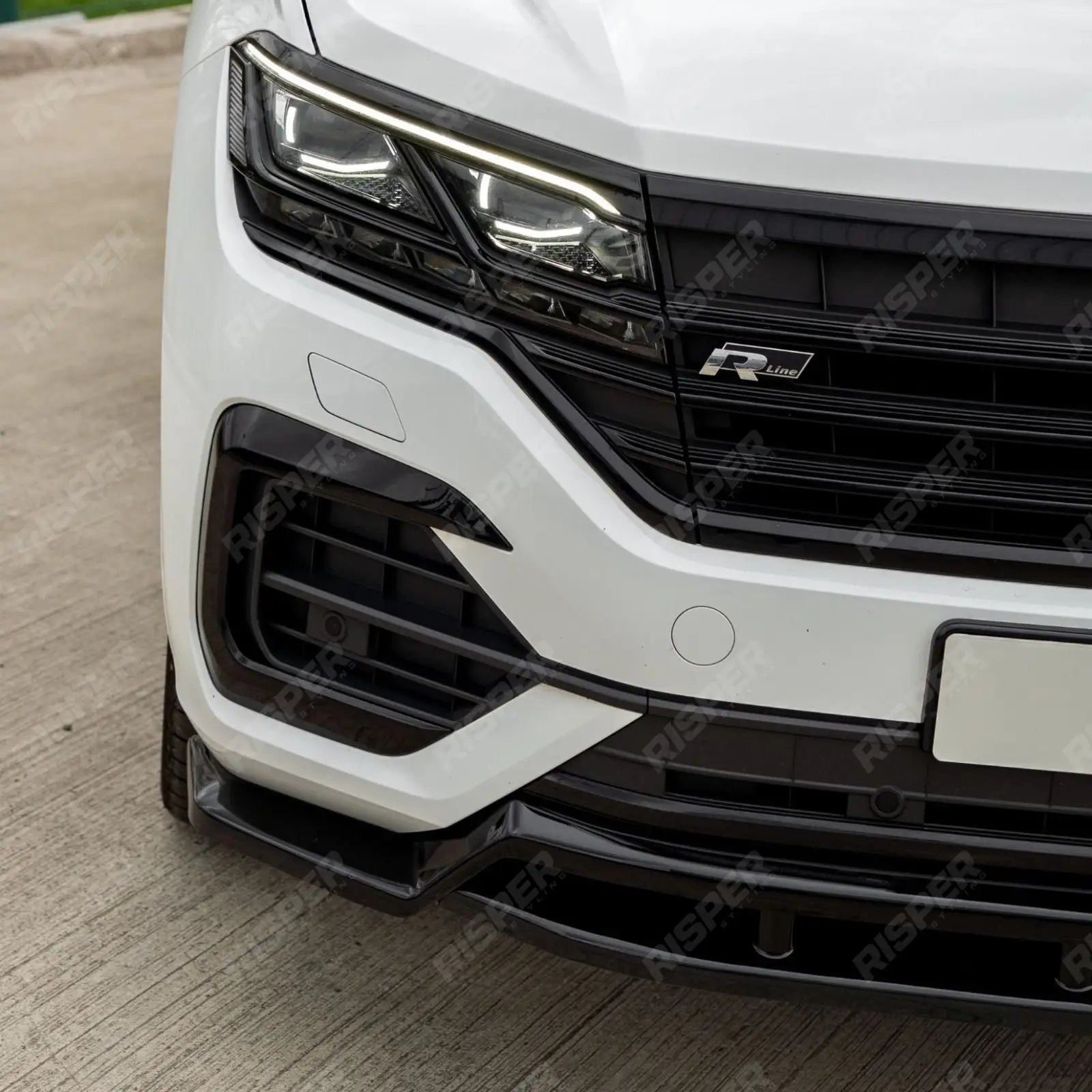 Front Splitter In Gloss Black For Volkswagen Touareg MK3 Pre Facelift R Line 2018-2023 - Front Splitter