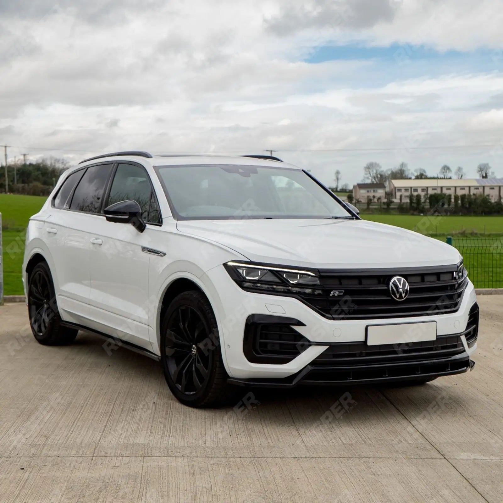 Front Splitter In Gloss Black For Volkswagen Touareg MK3 Pre Facelift R Line 2018-2023 - Front Splitter