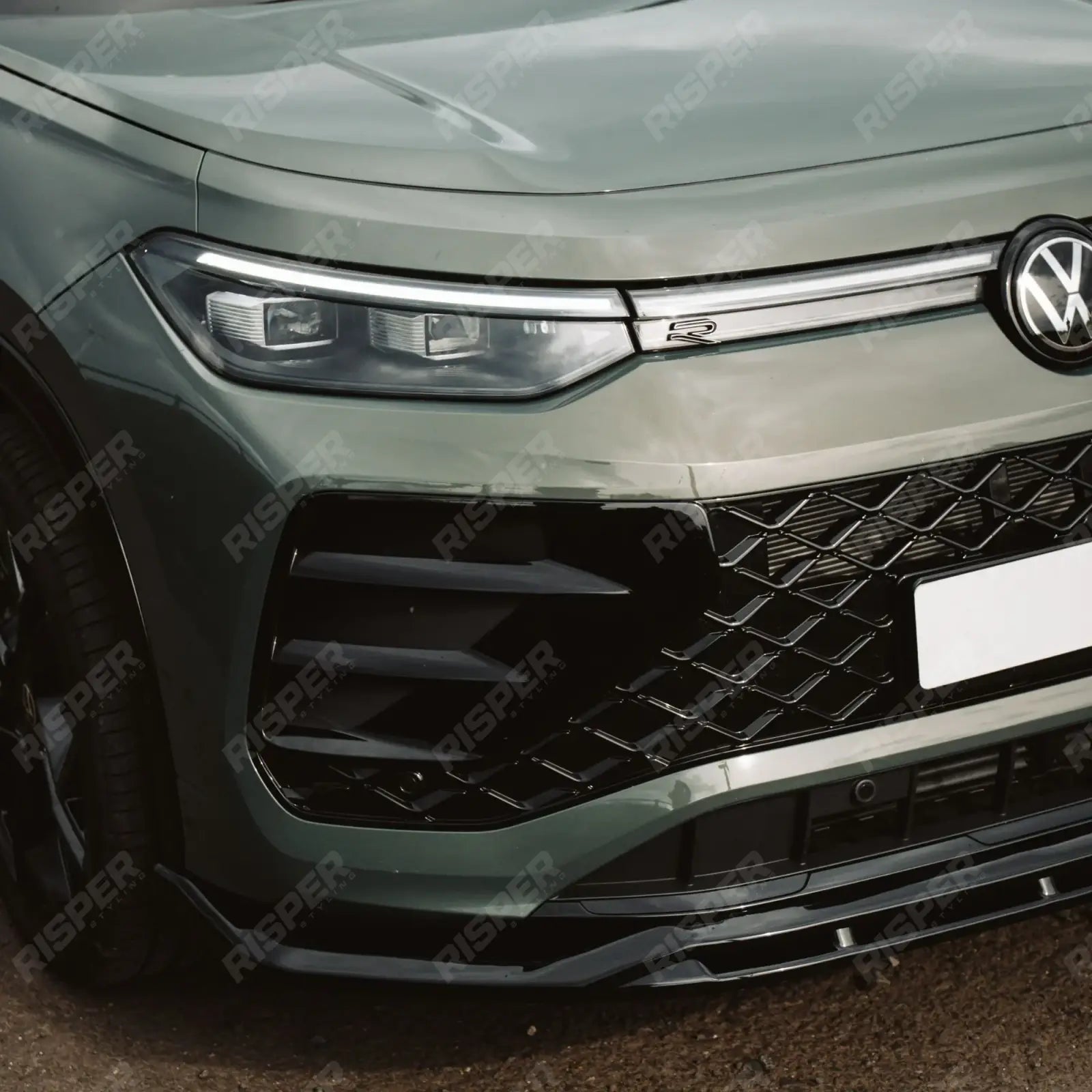VW Tayron R-Line MK1 2025 On Front Splitter In Gloss Black - Front Splitter