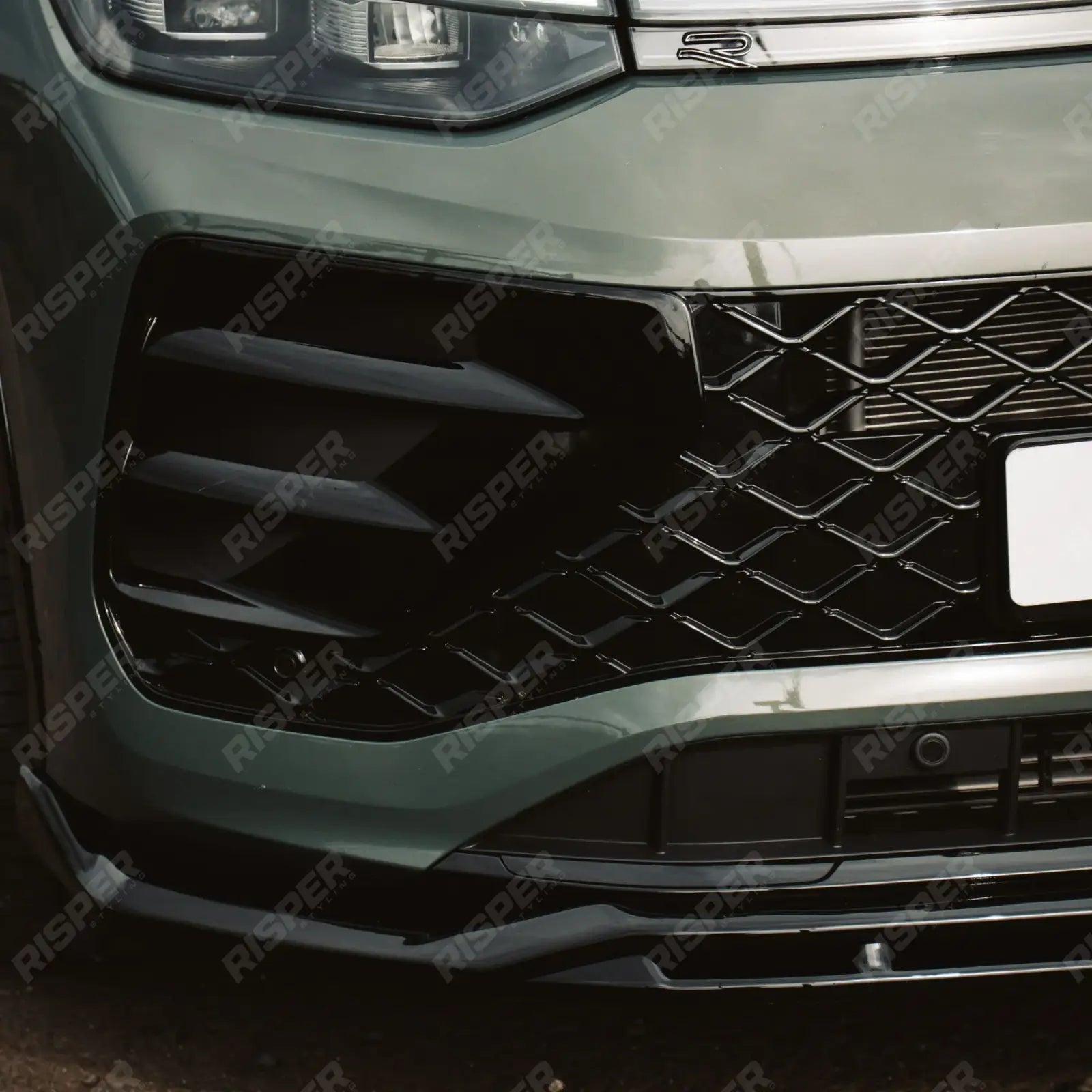 VW Tayron R-Line MK1 2025 On Front Splitter In Gloss Black - Front Splitter