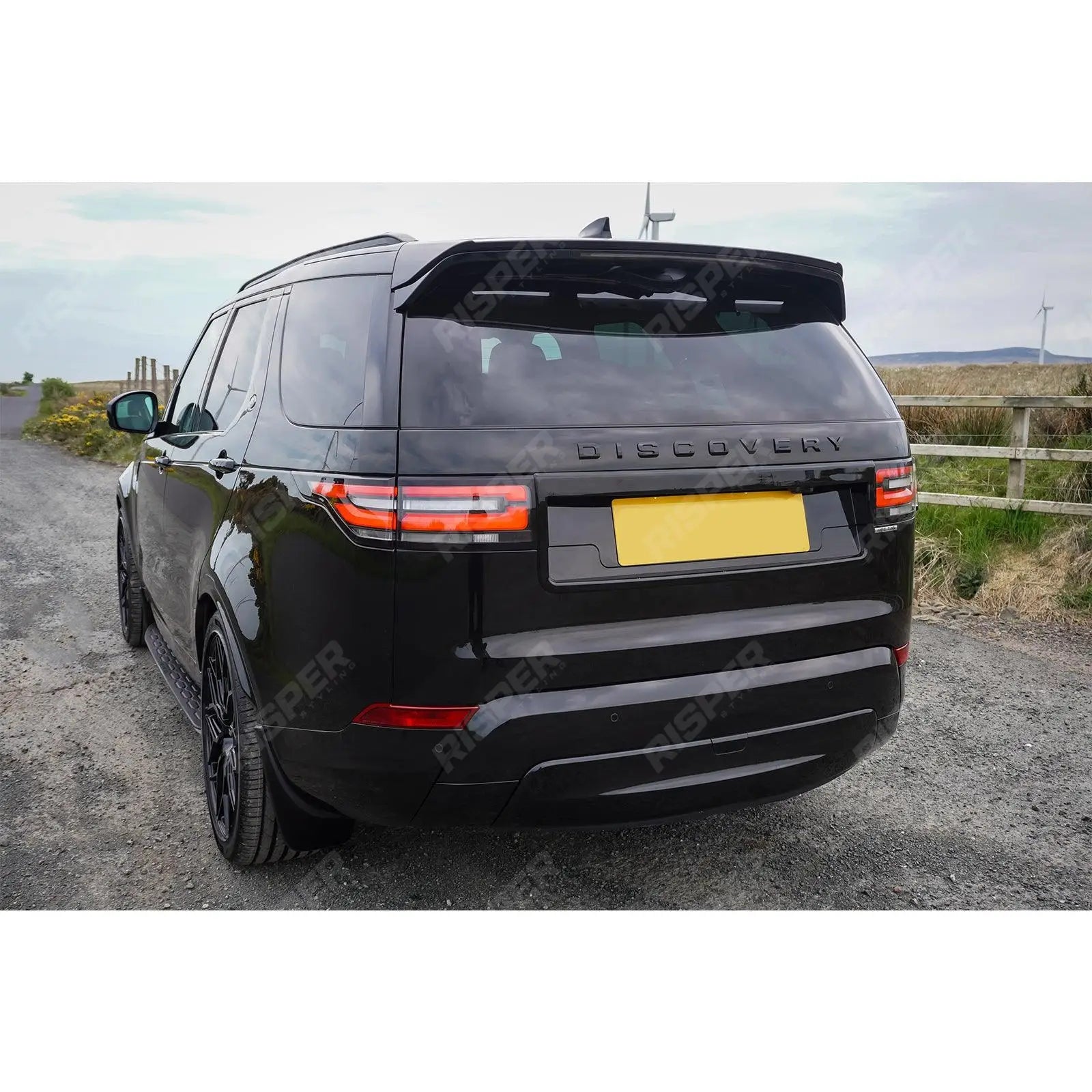Gloss Black For Land Rover Discovery 5 Number Plate Centralisation Kit Secondary image