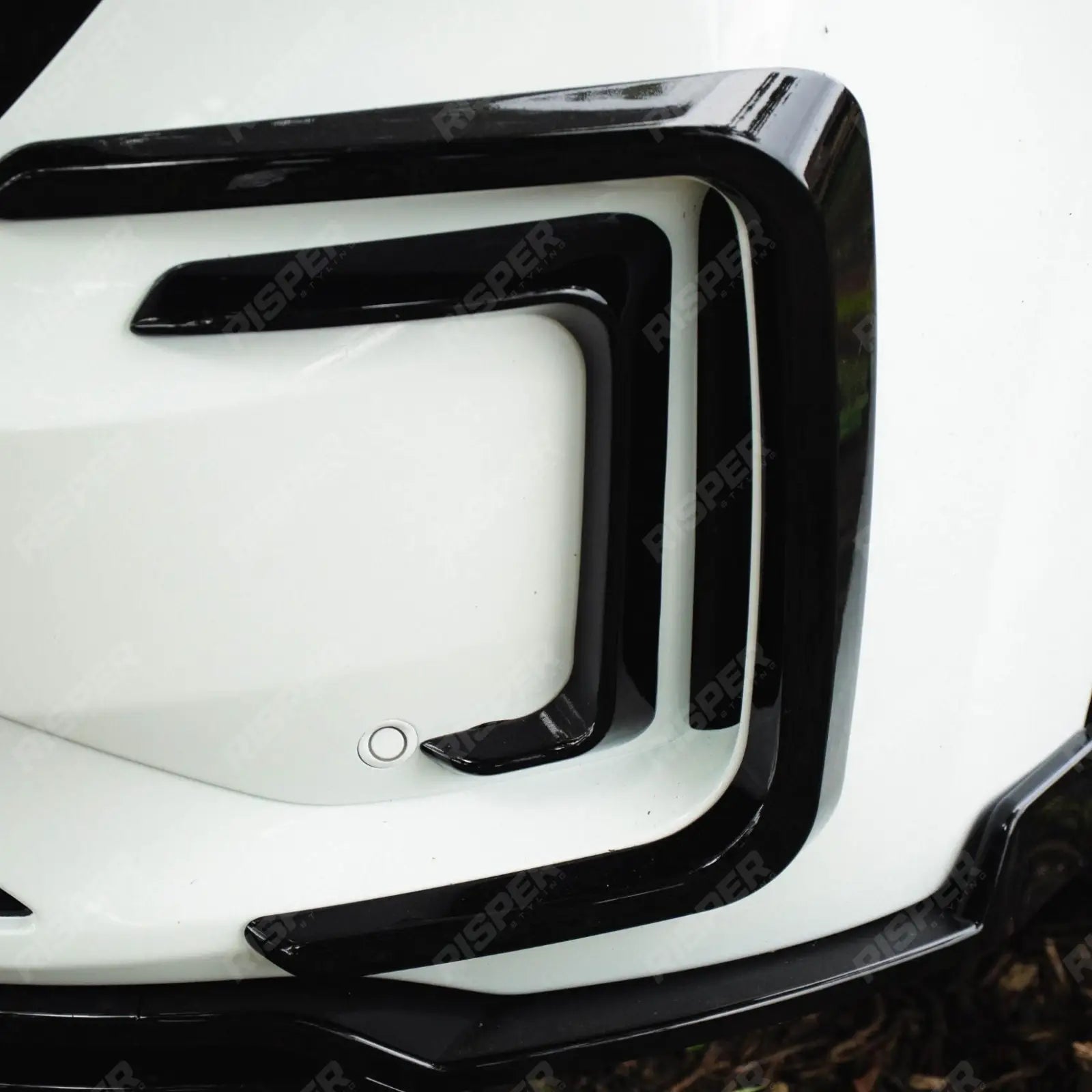 Inner Canard Loops In Gloss Black For Volkswagen Transporter T7 2025 on Secondary image