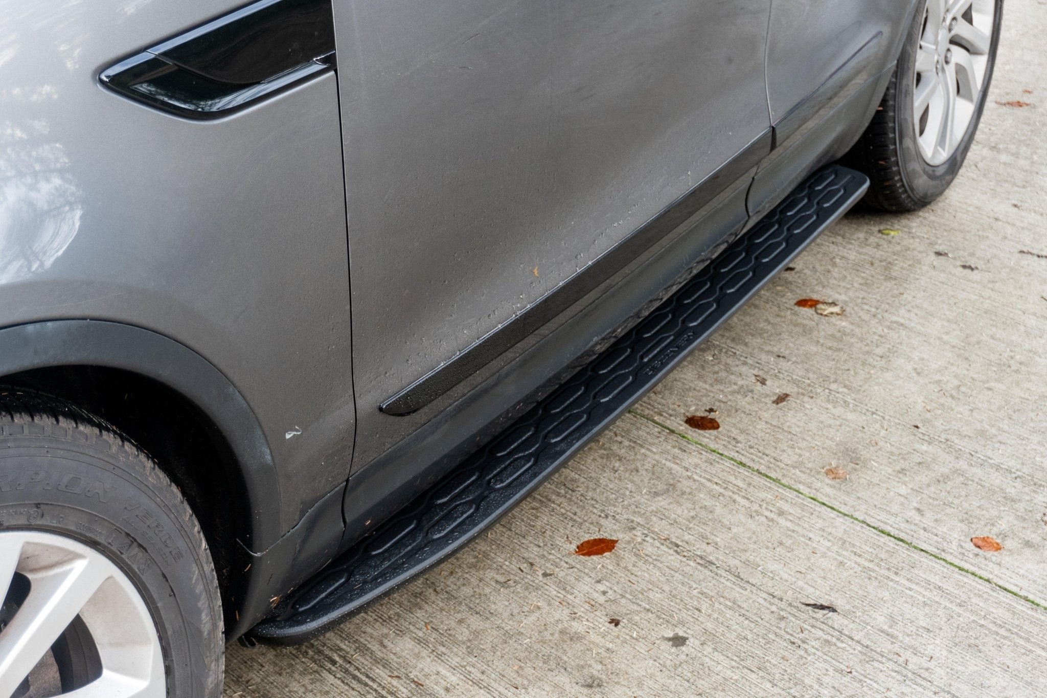 Land Rover Discovery 5 2017 - 2019 – Black Dynamic Door Mouldings Side Trim