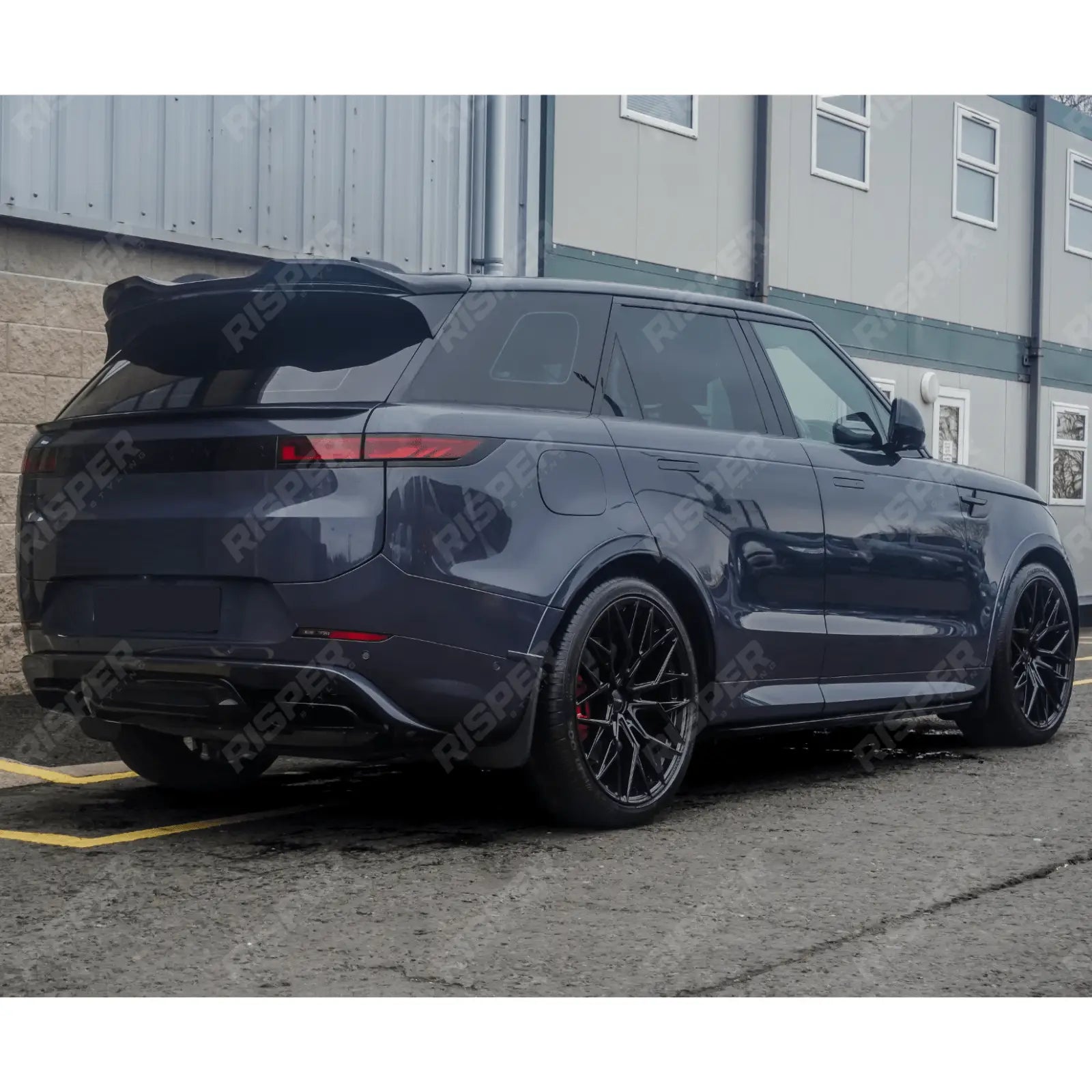 Range Rover Sport 2023 On Mid Spoiler In Gloss Black