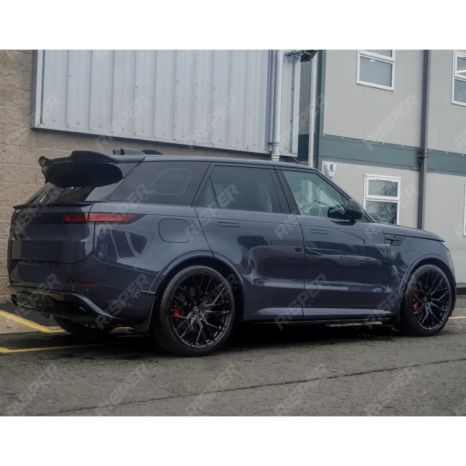 Range Rover Sport 2023 On Mid Spoiler In Gloss Black