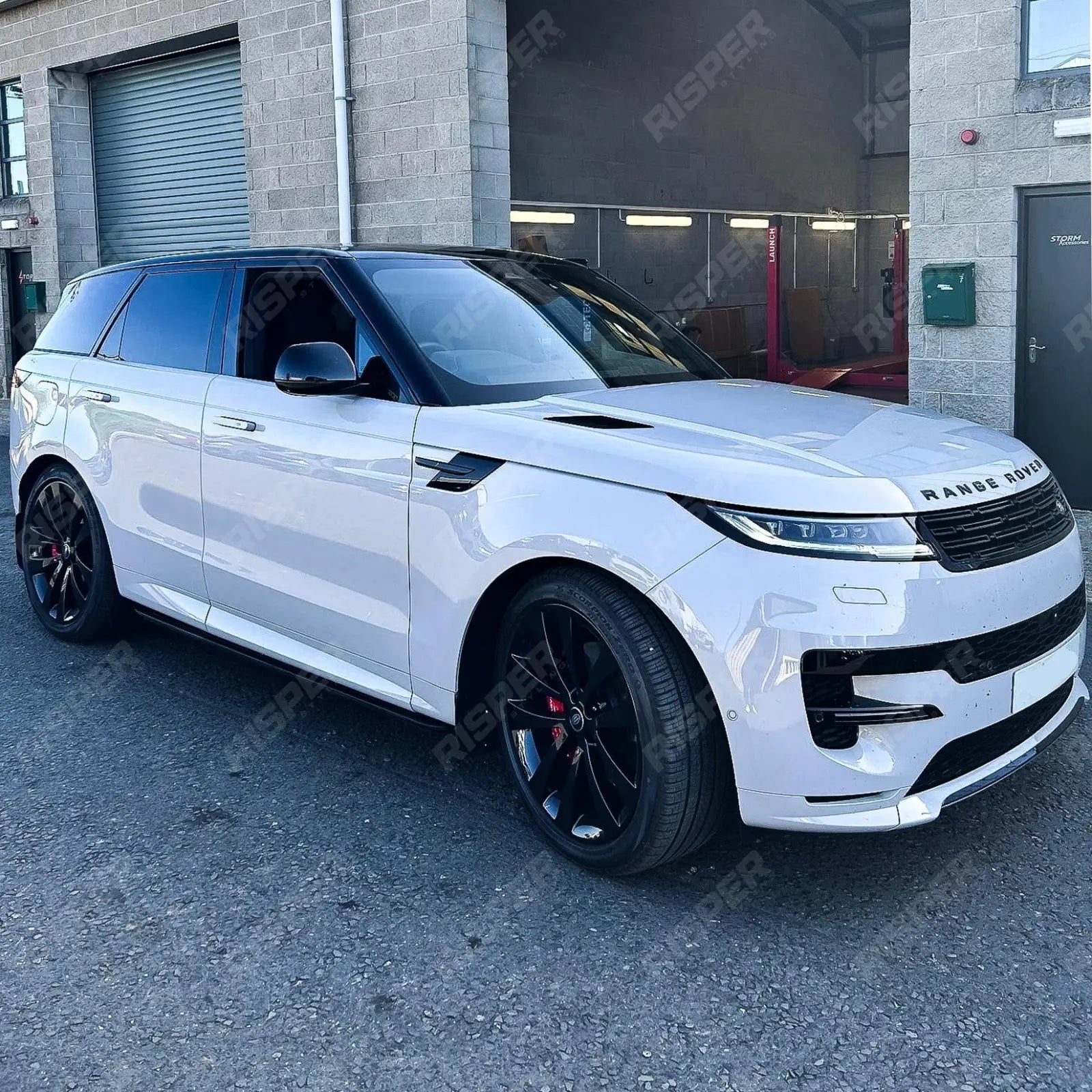 Range Rover Sport & Vogue 2023 On – Side Steps - Running Boards In Black