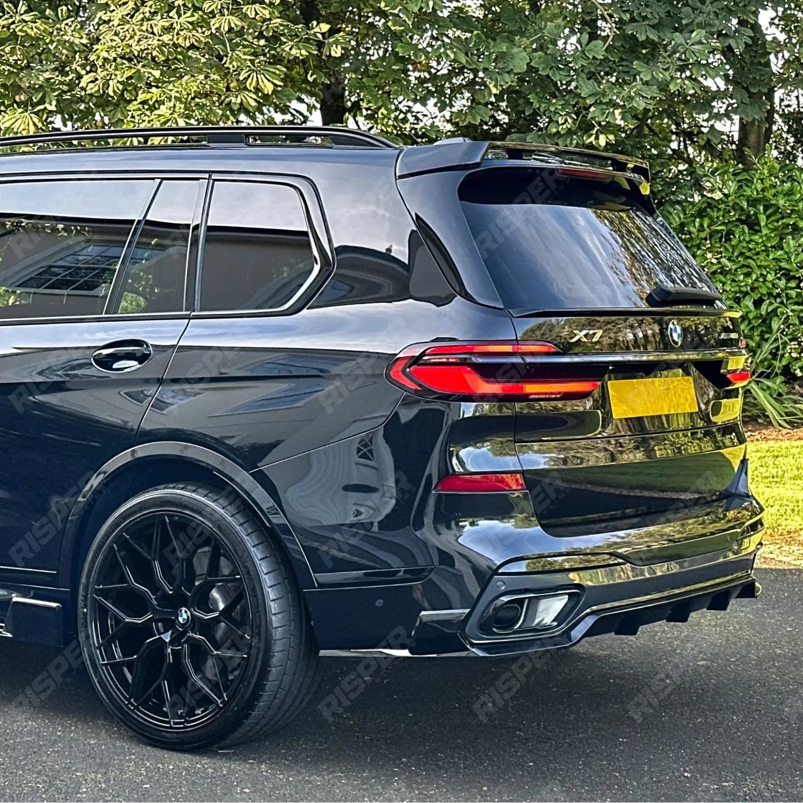 BMW X7 G07 LCI 2023+ Rear Roof Spoiler In Gloss Black - Rear Spoilers