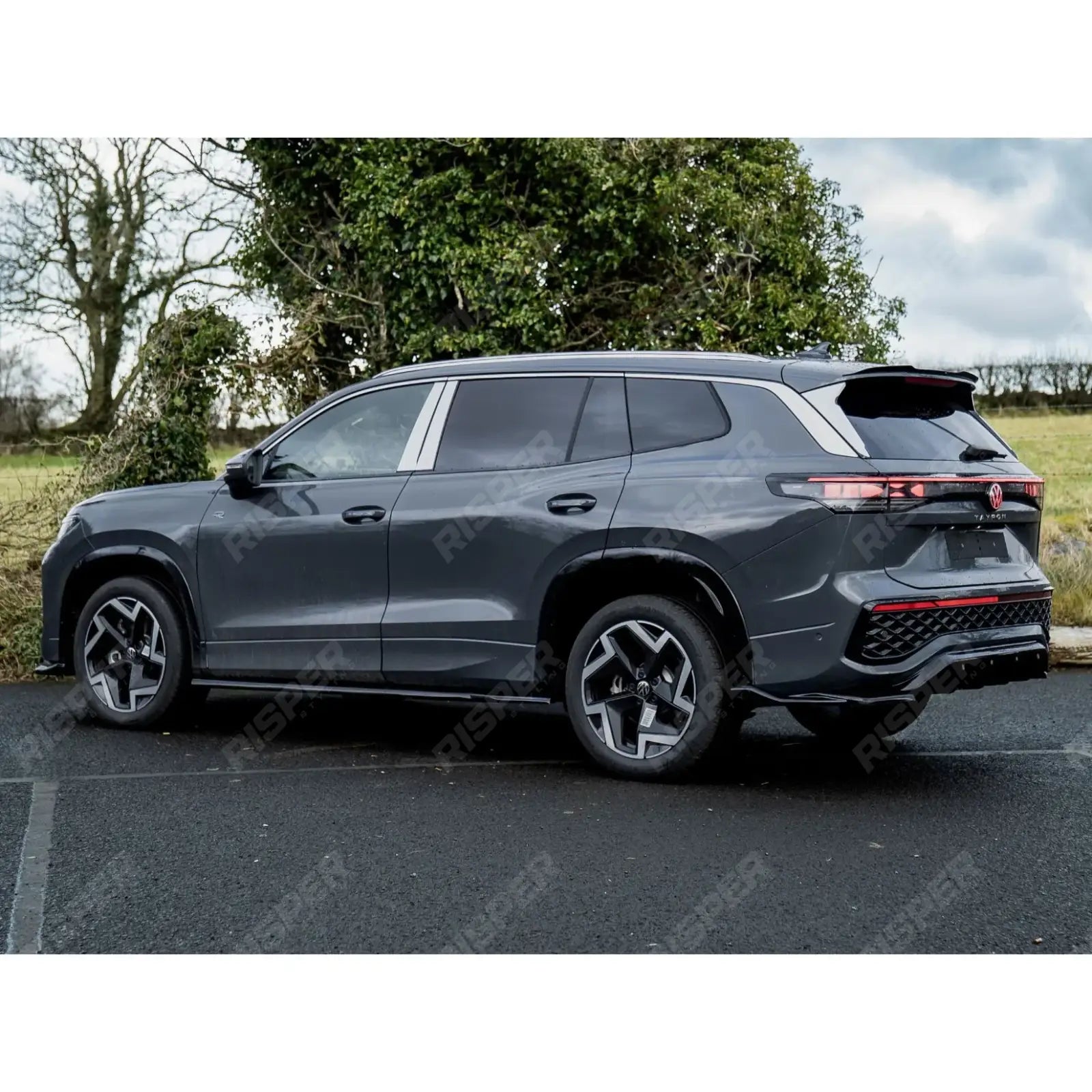 VW Tayron 2025 On Rear Valance In Gloss Black - Diffuser