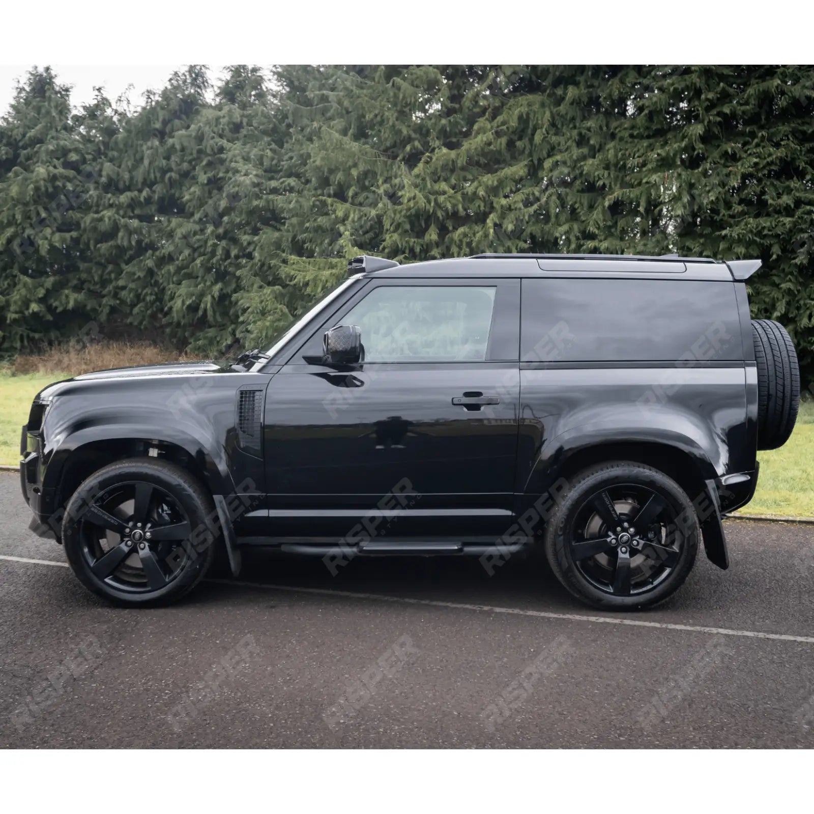 STX Style Gloss Black Roof Rails For Land Rover Defender 90 L663 2020 On Secondary image