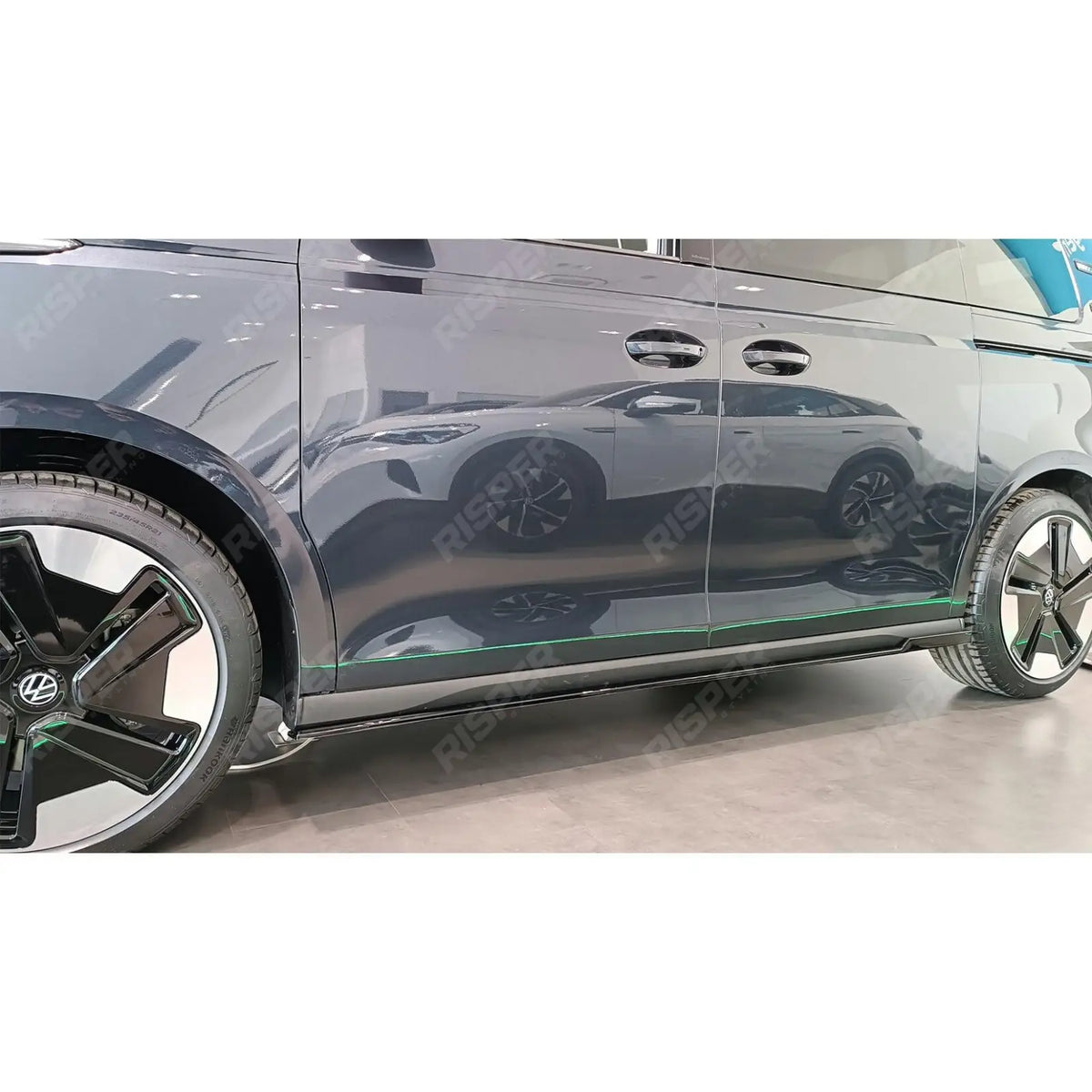 VW ID BUZZ 2021+ - Gloss Black Side Skirt Splitters