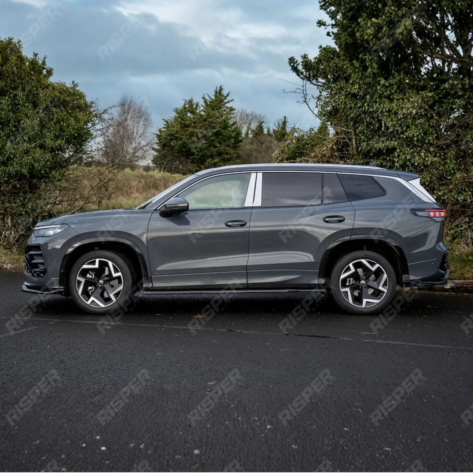 VW Tayron MK1 2025 On Side Skirts In Gloss Black Side Skirt Splitters